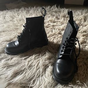 Dr. Marten 1460 Smooth Black Size 8 Women’s